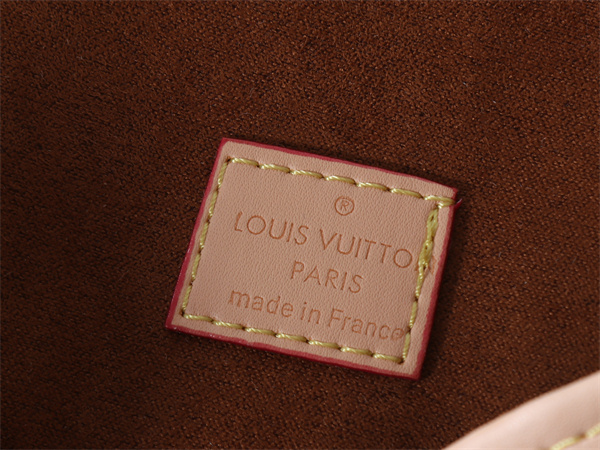 装飾フラップが映える LOUIS VUITTON ルイヴィトン コピー リュックサック フロントポケット ドローストリング仕様