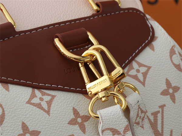 装飾フラップが映える LOUIS VUITTON ルイヴィトン コピー リュックサック フロントポケット ドローストリング仕様