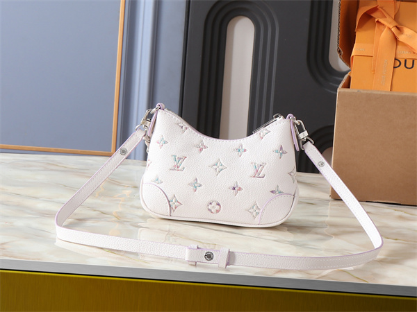 LOUIS VUITTON ルイヴィトン コピー チェーンポシェット モノグラムアート コンパクトボディ フェミニンムード