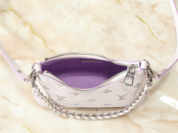 LOUIS VUITTON ルイヴィトン コピー チェーンポシェット モノグラムアート コンパクトボディ フェミニンムード