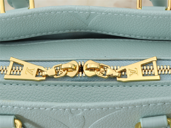 チェーンディテール際立つ LOUIS VUITTON ルイヴィトン コピー レディース ハンドバッグ レザー編み込み ゴールドアクセント