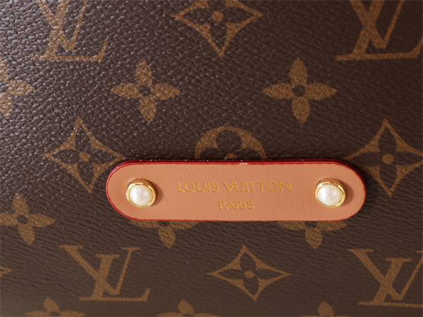 肩掛けしやすい LOUIS VUITTON ルイヴィトン コピー ワンショルダーバッグ 大容量ファスナー仕様 レザーストラップ