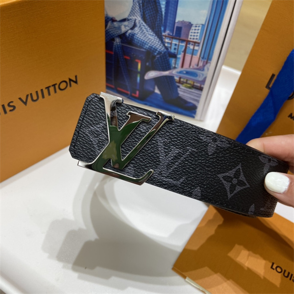 存在感あるバックル LOUIS VUITTON ルイヴィトン コピー モノグラムベルト ワイドストラップ 都会派メンズ