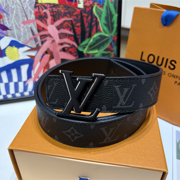 シックな金具使い LOUIS VUITTON ルイヴィトン コピー モノグラムベルト 立体LVシグネチャー 都会派仕様