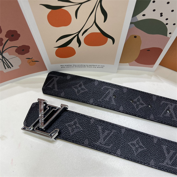 金属の輝き際立つ LOUIS VUITTON ルイヴィトン コピー ワイドベルト モノグラム総柄 立体ロゴ金具