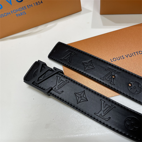 LOUIS VUITTON ルイヴィトン コピー メンズ ベルト エンボスモノグラム 同色LVバックル 立体ロゴ仕様