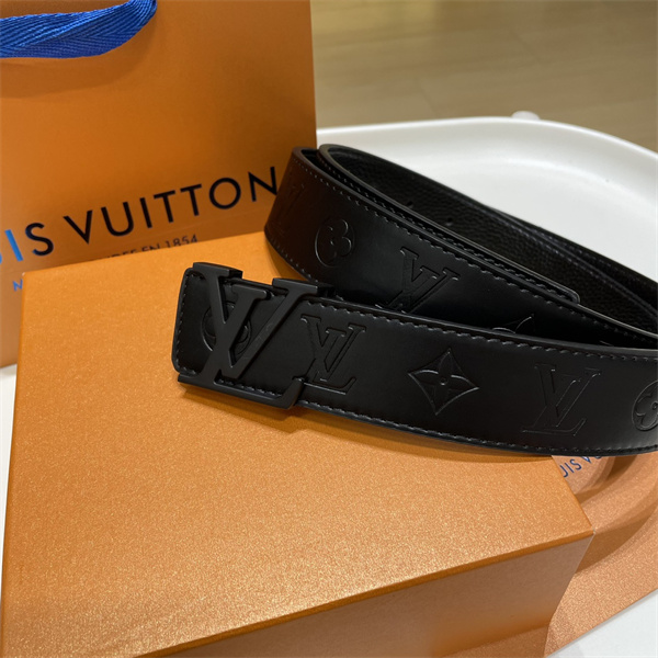 LOUIS VUITTON ルイヴィトン コピー メンズ ベルト エンボスモノグラム 同色LVバックル 立体ロゴ仕様