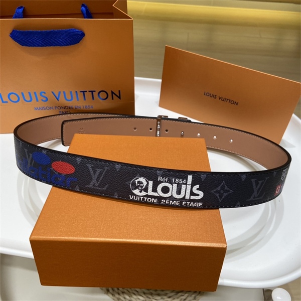 ラベルアート仕様 LOUIS VUITTON ルイヴィトン コピー ワイドベルト タイポグラフィ総柄 メタルLVアクセント