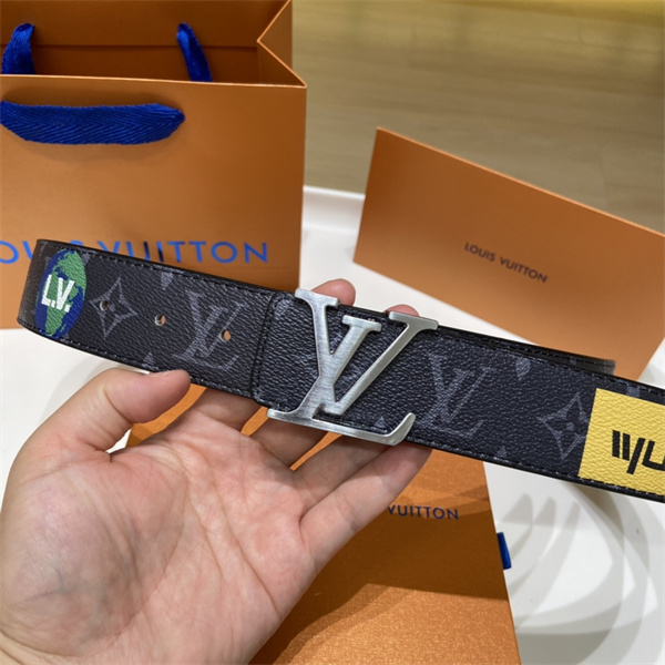 ラベルアート仕様 LOUIS VUITTON ルイヴィトン コピー ワイドベルト タイポグラフィ総柄 メタルLVアクセント