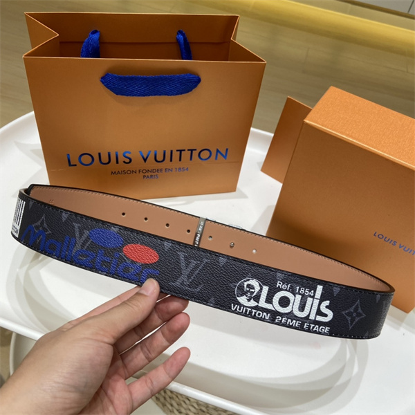 ラベルアート仕様 LOUIS VUITTON ルイヴィトン コピー ワイドベルト タイポグラフィ総柄 メタルLVアクセント