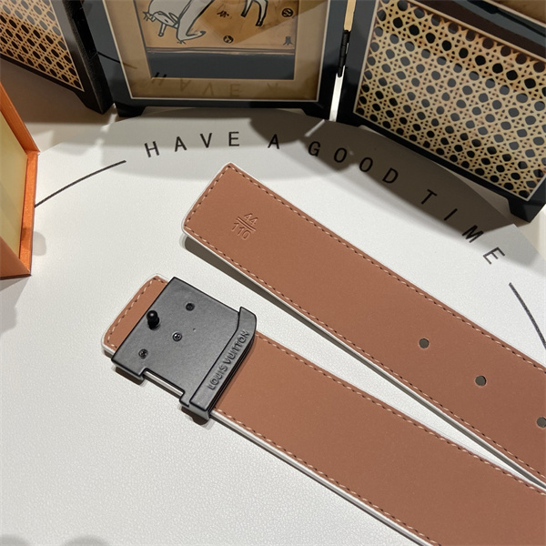 モノトーン映え LOUIS VUITTON ルイヴィトン コピー ワイドベルト ダミエパターン 黒金具アクセント