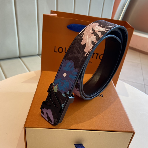 彩色モチーフが映える LOUIS VUITTON ルイヴィトン コピー ワイドベルト ペイントグラフィック ボタニカル意匠