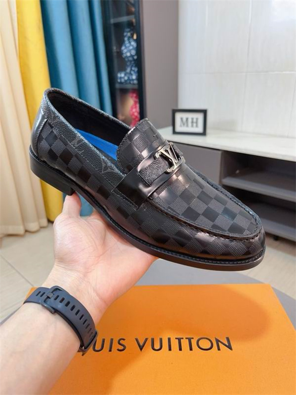 おしゃれで上品 ルイヴィトンビジネスシューズコピーレザー  2026新作 メンズLOUIS VUITTON