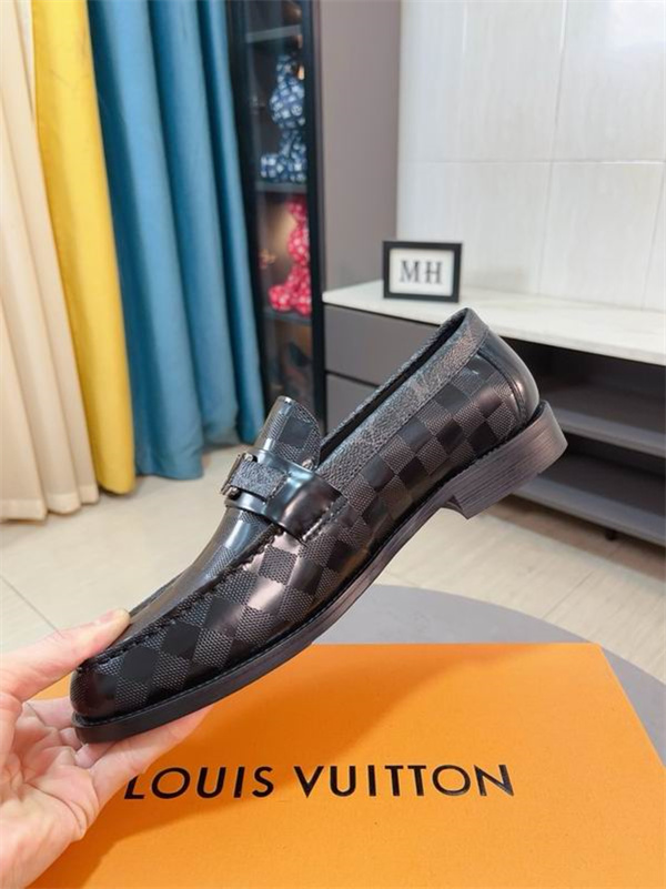 おしゃれで上品 ルイヴィトンビジネスシューズコピーレザー  2026新作 メンズLOUIS VUITTON