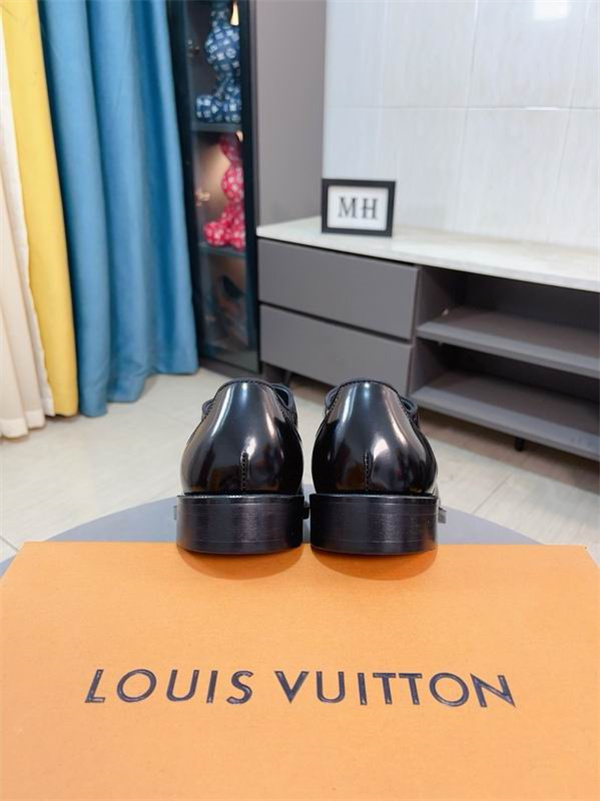 疲れにくい★2026新作ルイヴィトンビジネスシューズコピーLOUIS VUITTONクッション性 軽量 レザー  オフィス