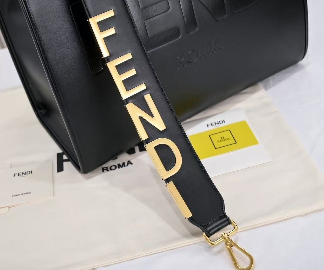 FENDI コピー 都会的レタリングバッグ ROMAロゴ ワイドショルダー 手提げ兼用 収納力重視 トート