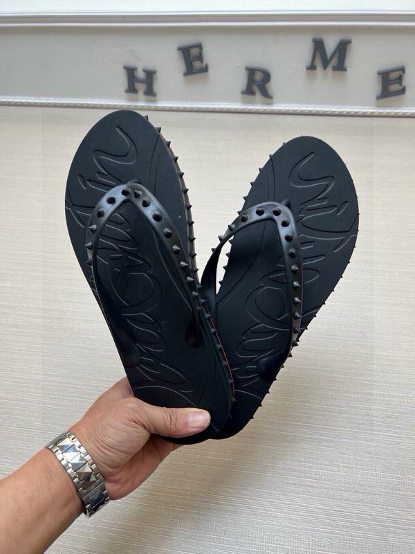 2026トレンド☆ルブタンサンダルスーパーコピー CHRISTIAN LOUBOUTIN人気最新黒色ビーチサンダル