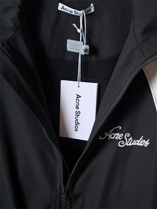 レトロスポーツ Acne Studios アクネ ストゥディオズ コピー スタンドカラーブルゾン 流線パネル ドローコード仕様