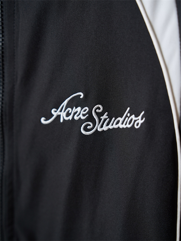 レトロスポーツ Acne Studios アクネ ストゥディオズ コピー スタンドカラーブルゾン 流線パネル ドローコード仕様