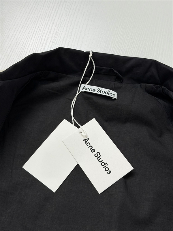襟配色が映える Acne Studios アクネ ストゥディオズ コピー ジップジャケット ラグランスリーブ イージーヘム