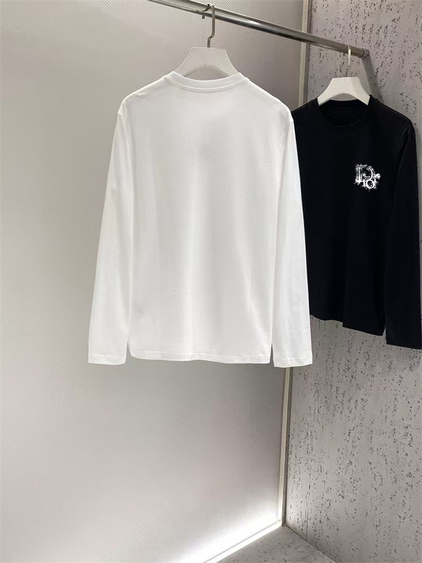 蛇モチーフが際立つ AMIRI アミリ コピー ロングスリーブTシャツ ロゴオーバーレイ ダークアート
