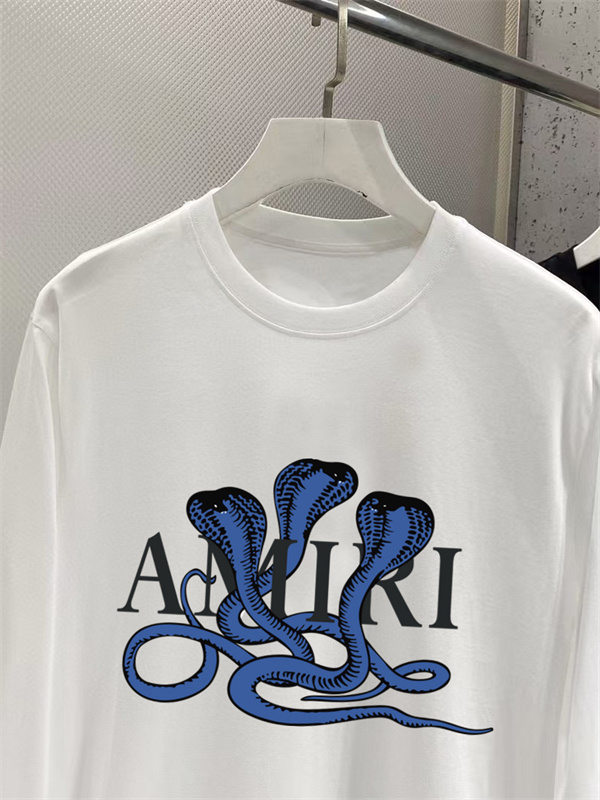 蛇モチーフが際立つ AMIRI アミリ コピー ロングスリーブTシャツ ロゴオーバーレイ ダークアート