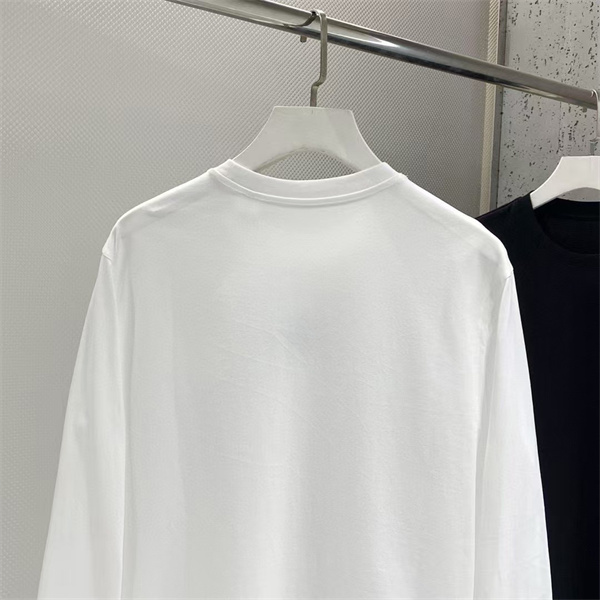 アートポスター調 AMIRI アミリ コピー ロングスリーブTシャツ レイヤードレタリング グラフィック構成