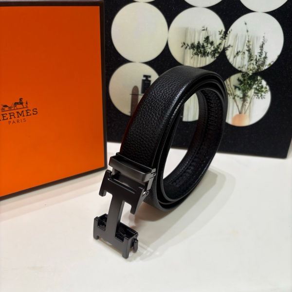 HERMÈS コピー Hバックル メンズレザーベルト 型押しレザー 2026新作 洗練シルエット ビジネス対応
