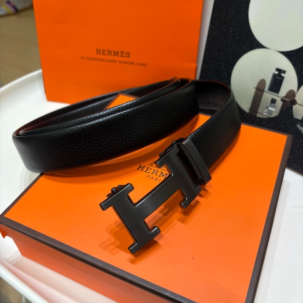 HERMÈS コピー Hバックル メンズレザーベルト 型押しレザー 2026新作 洗練シルエット ビジネス対応