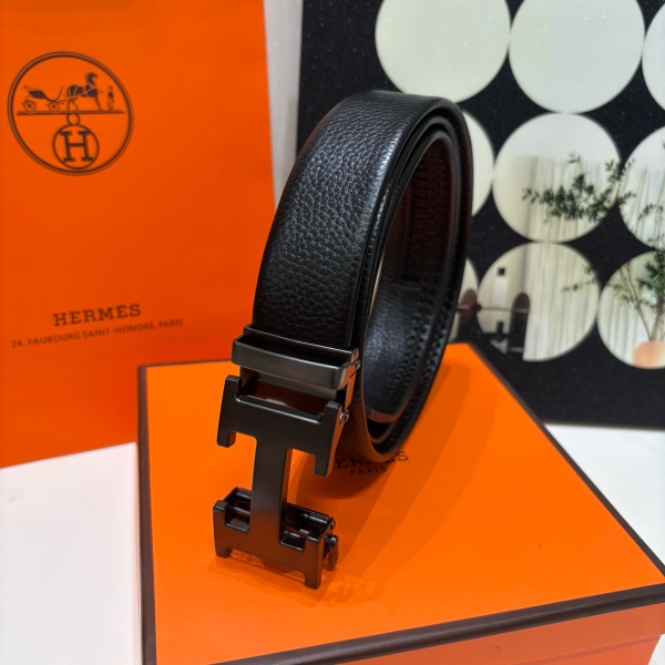 HERMÈS コピー Hバックル メンズレザーベルト 型押しレザー 2026新作
