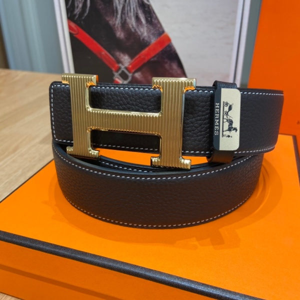 HERMÈS コピー 2026注目モデル Hバックル メンズ本革ベルト イタリアンレザー シボ型押し 端正ステッチ