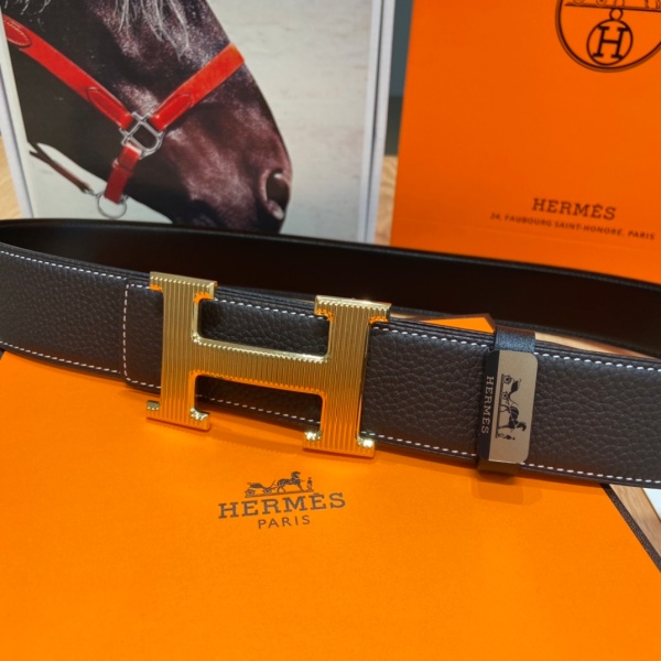 HERMÈS コピー 2026注目モデル Hバックル メンズ本革ベルト イタリアンレザー シボ型押し 端正ステッチ