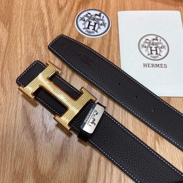 HERMÈS コピー 2026注目モデル Hバックル メンズ本革ベルト イタリアンレザー シボ型押し 端正ステッチ