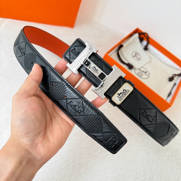 HERMÈS コピー 指名買い候補 メンズHバックルベルト 一層牛革 リバーシブル仕様 メタル金具 都会的スタイル
