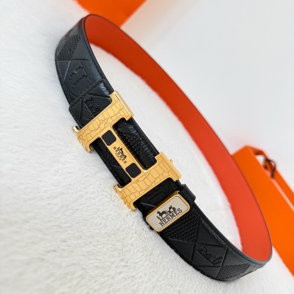 HERMÈS コピー 指名買い候補 メンズHバックルベルト 一層牛革 リバーシブル仕様 メタル金具 都会的スタイル