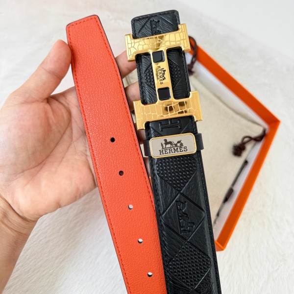 HERMÈS コピー 指名買い候補 メンズHバックルベルト 一層牛革 リバーシブル仕様 メタル金具 都会的スタイル