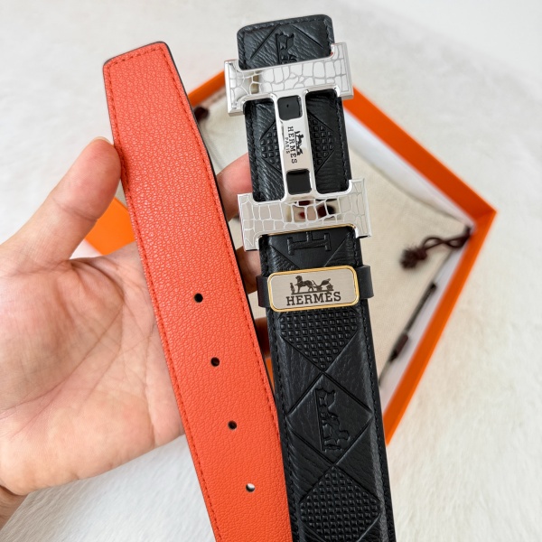 HERMÈS コピー 指名買い候補 メンズHバックルベルト 一層牛革 リバーシブル仕様 メタル金具 都会的スタイル