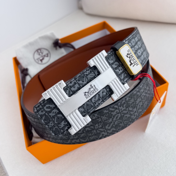 HERMÈS コピー 2026注目モデル H型掛けバックル メンズダブルフェイス本革ベルト 幾何型押しデザイン 重厚メタル金具