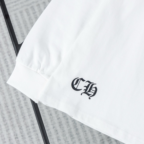 Chrome Hearts コピー バックサークルクロス ロングスリーブTシャツ 胸ポケット仕様 ゴシックロゴ 存在感抜群 注目モデル