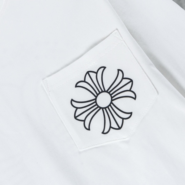 Chrome Hearts コピー バックサークルクロス ロングスリーブTシャツ 胸ポケット仕様 ゴシックロゴ 存在感抜群 注目モデル