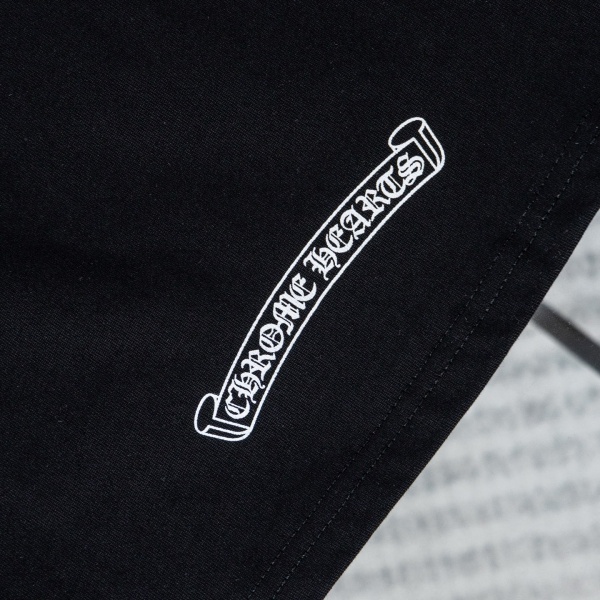 Chrome Hearts コピー バックサークルクロス ロングスリーブTシャツ 胸ポケット仕様 ゴシックロゴ 存在感抜群 注目モデル