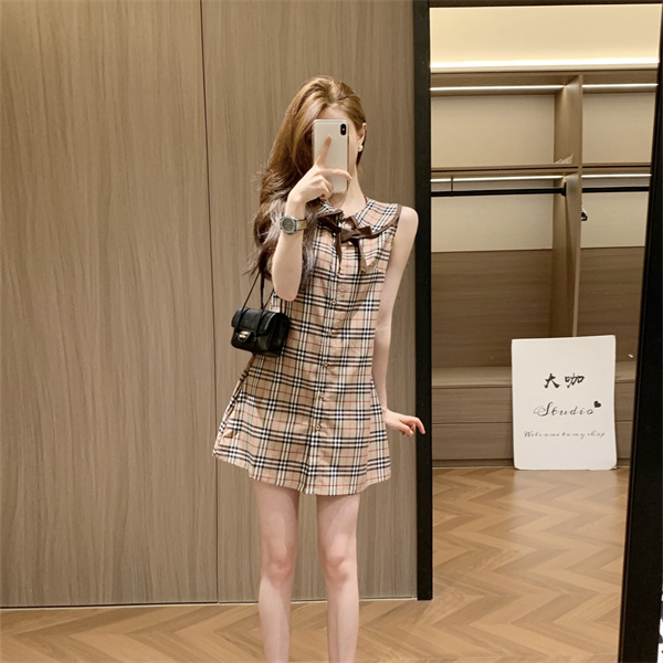 クラシカルチェックが映える BURBERRY バーバリー コピー ノースリーブドレス ボウタイ襟 フロントボタン