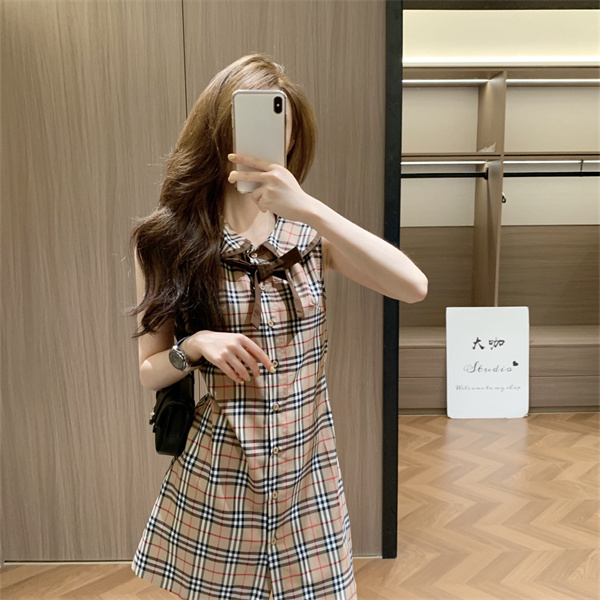 クラシカルチェックが映える BURBERRY バーバリー コピー ノースリーブドレス ボウタイ襟 フロントボタン
