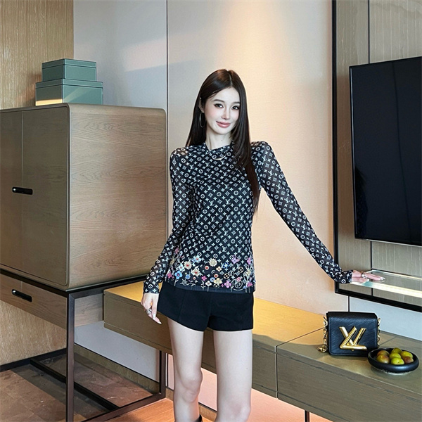 透け感が映える LOUIS VUITTON ルイヴィトン コピー 長袖トップス オールオーバーモノグラム フローラルアクセント