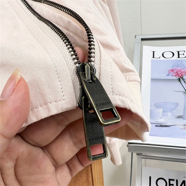 英国調チェックが映える BURBERRY バーバリー コピー ジップジャケット リブヘム コンパクトフォルム