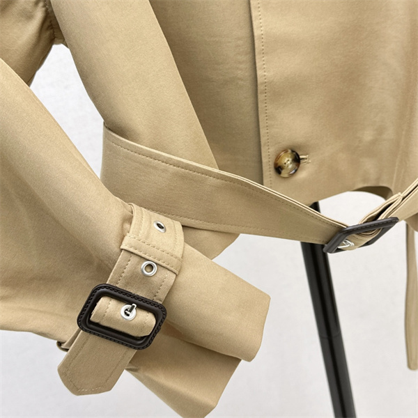 ウエストラインが映える CELINE セリーヌ コピー クロップドジャケット 袖ベルト クラシカルカラー