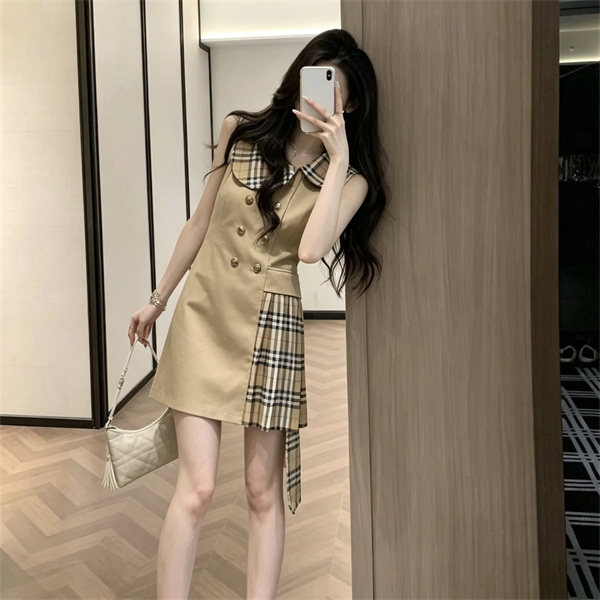 アシンメトリーが映える BURBERRY バーバリー コピー ベルテッド風ミニドレス チェックプリーツ 英国調デザイン