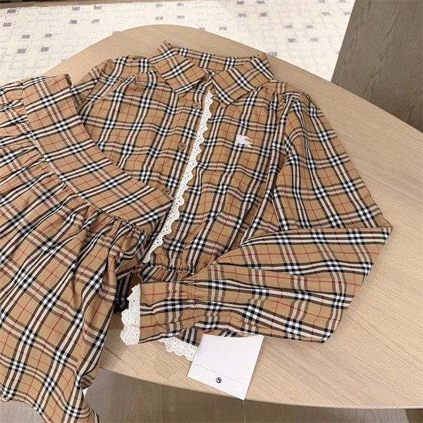 クラシカルチェックが映える BURBERRY バーバリー コピー 2ピースセット ギャザーブラウス ハイウエストプリーツ
