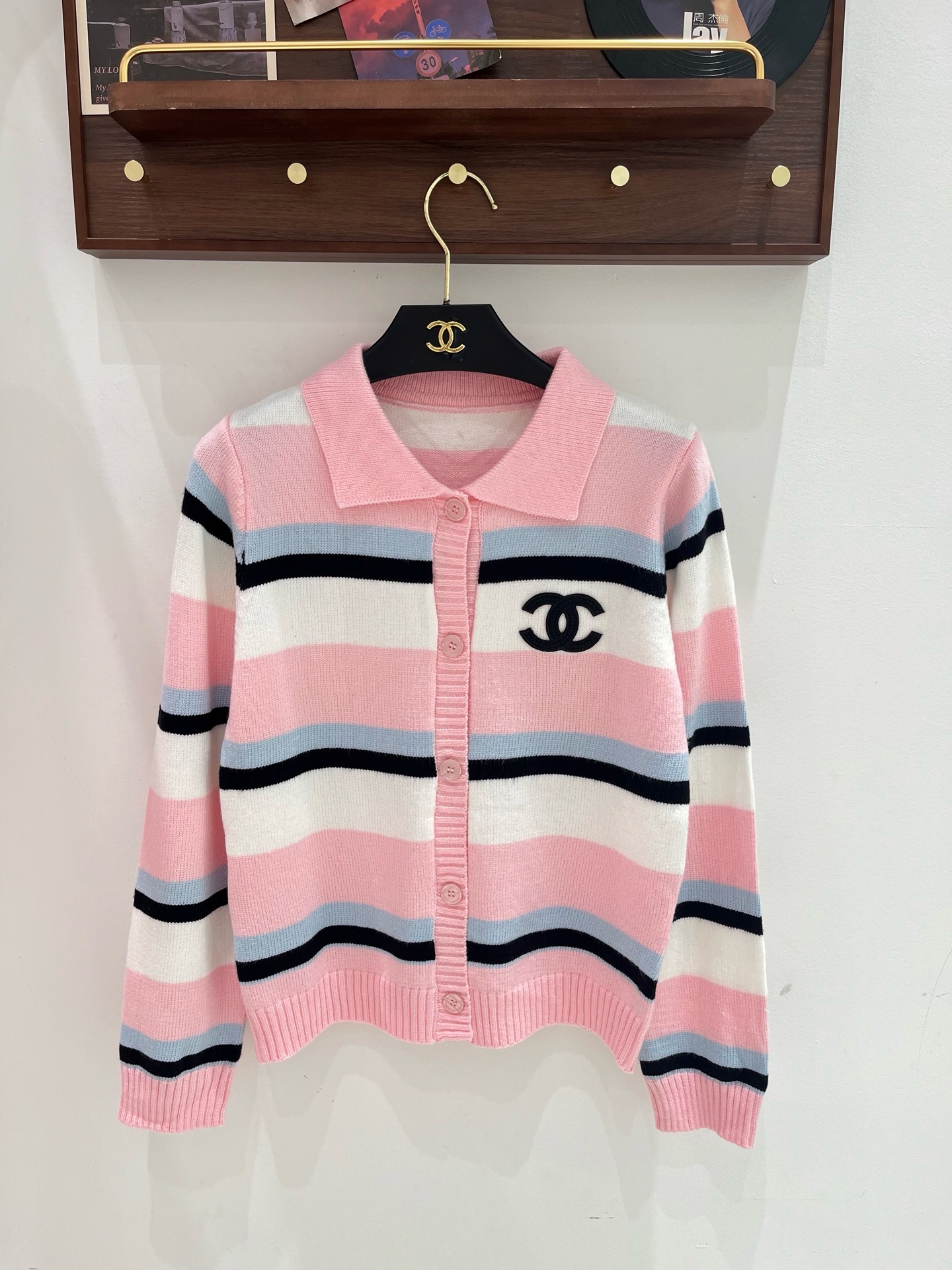 配色ボーダーが映える CHANEL シャネル コピー ポロカーディガン CCワンポイント リブトリム仕立て