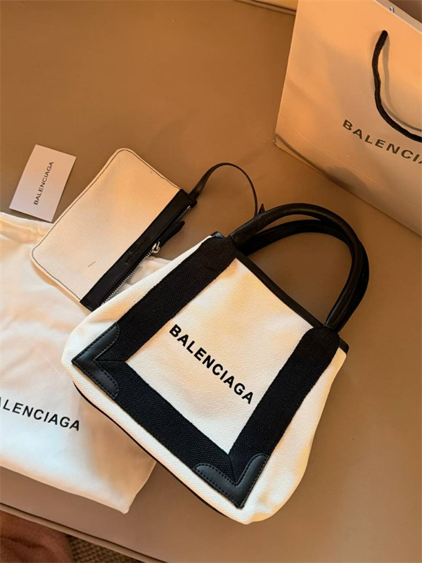 通勤コーデに映える BALENCIAGA バレンシアガ コピー ハンドバッグ ロゴキャンバス 端正トートフォルム